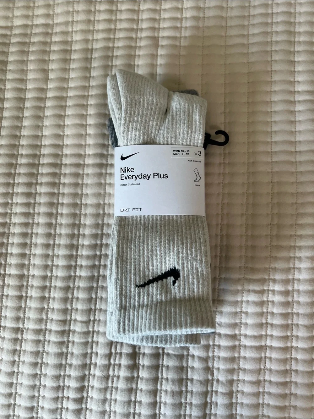 Brand New Nike Everyday Plus Crew Socks - Light Gray & White with Black Swoosh